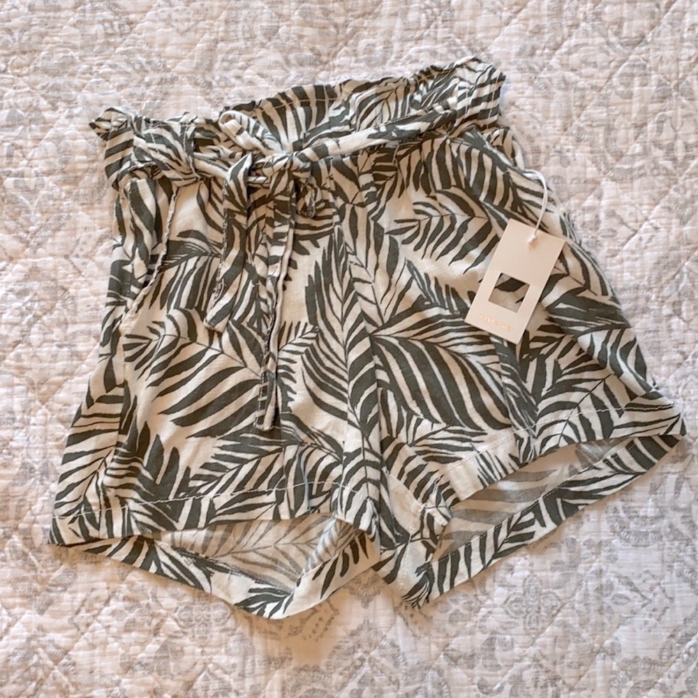 Palm Linen Shorts